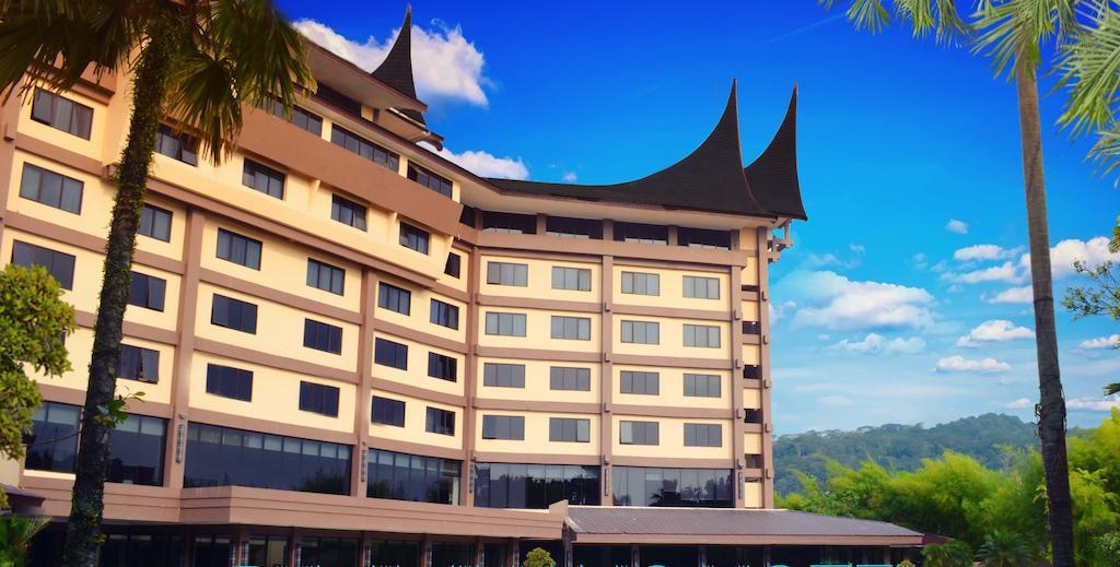 Kyriad Hotel Bumiminang Padang  Exterior photo