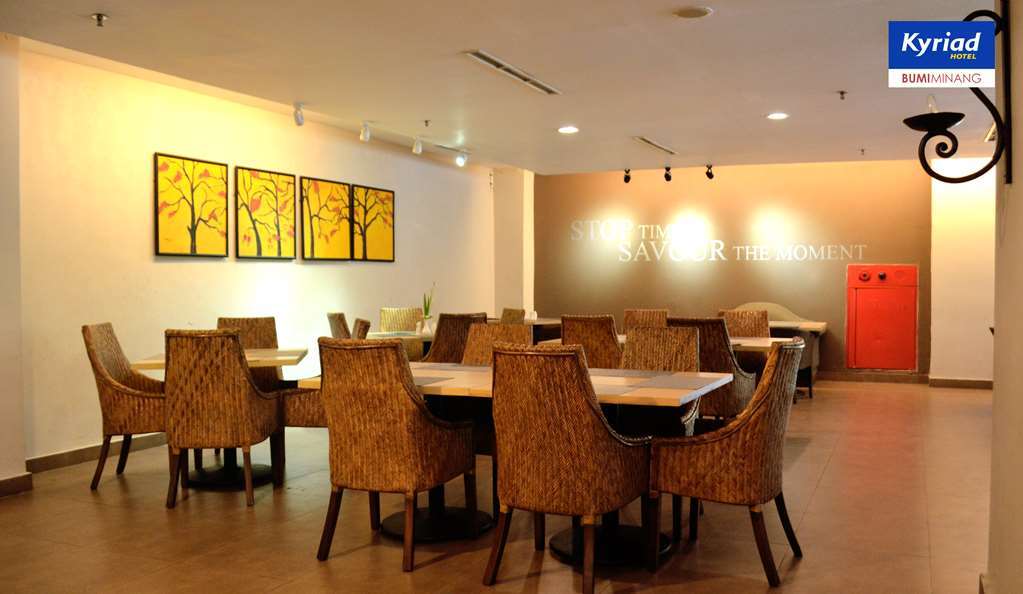 Kyriad Hotel Bumiminang Padang  Restaurant photo